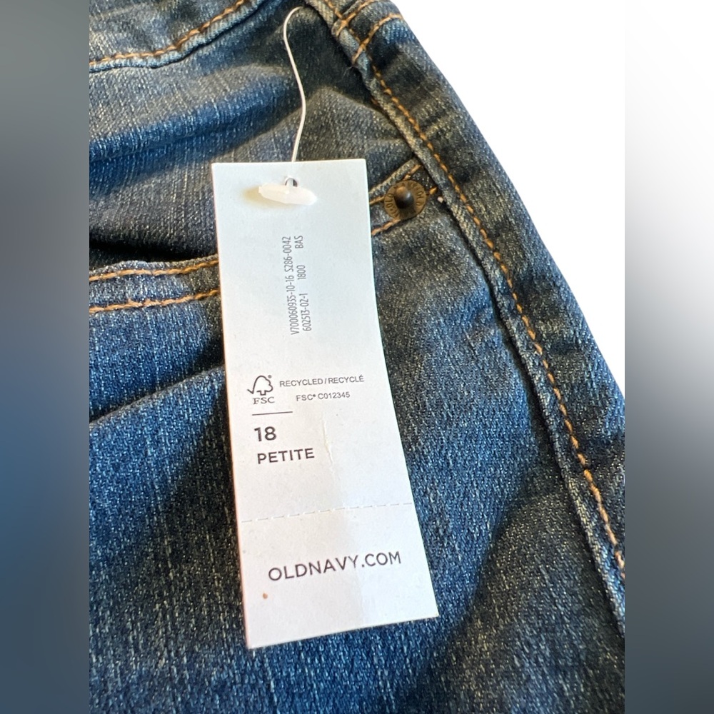 Old Navy Relaxed Fit Blue Jeans - Size 18 - New With Tags! - Picture 4 of 6